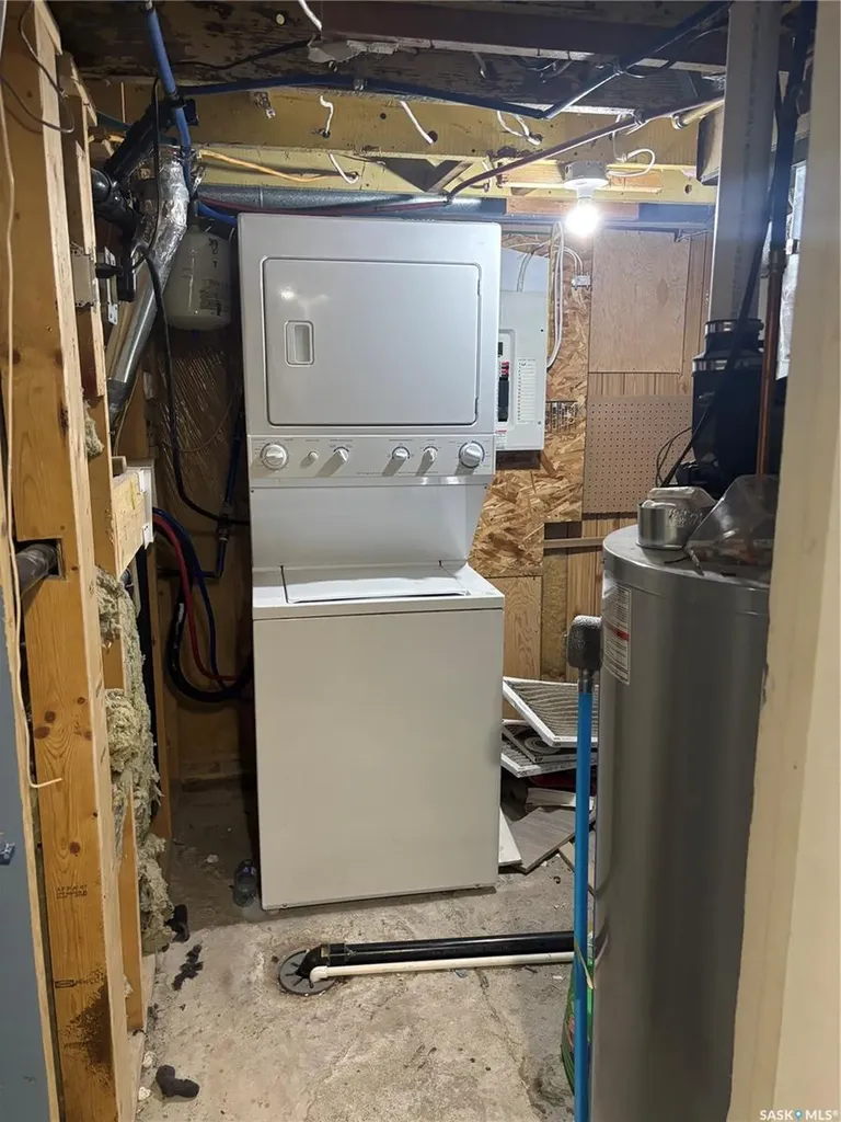 1306 B Avenue N Saskatoon SK S7L 1G5