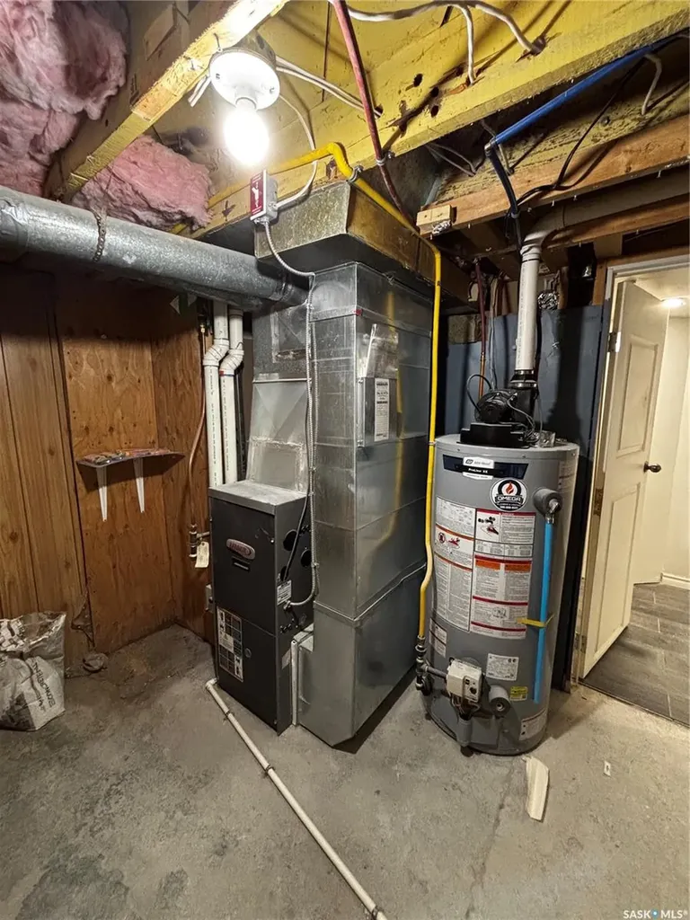 1306 B Avenue N Saskatoon SK S7L 1G5