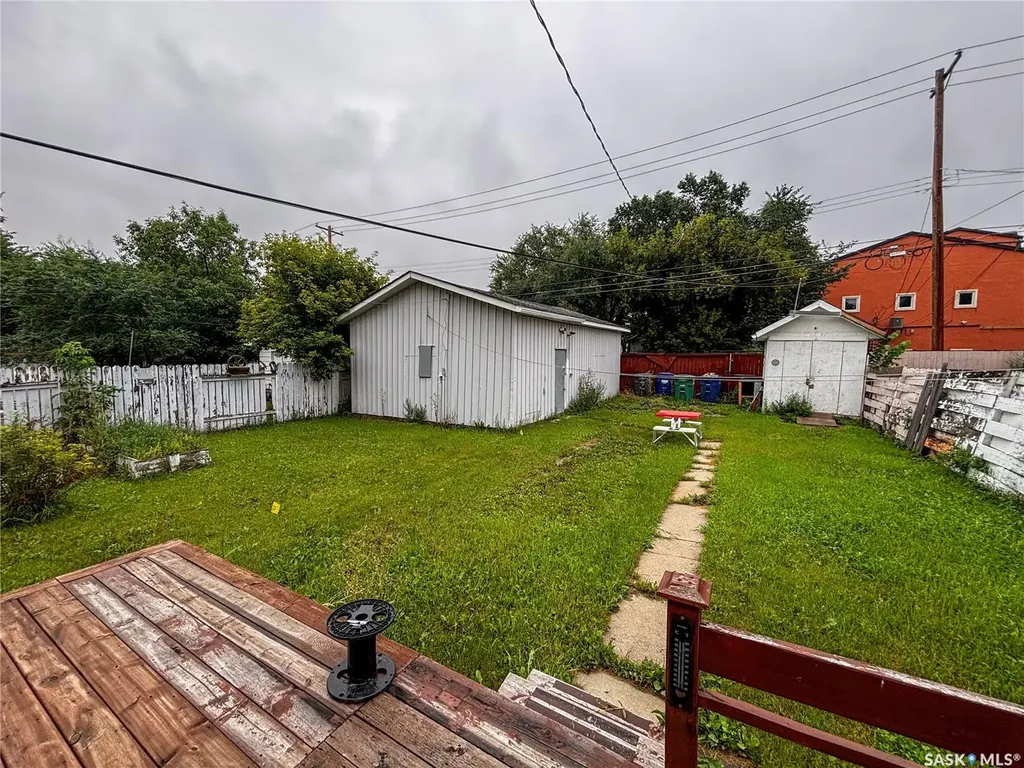 1306 B Avenue N Saskatoon SK S7L 1G5