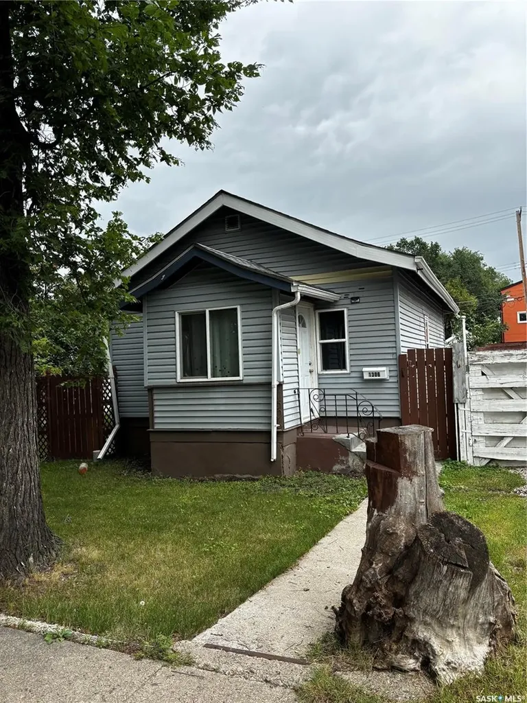 1306 B Avenue N Saskatoon SK S7L 1G5
