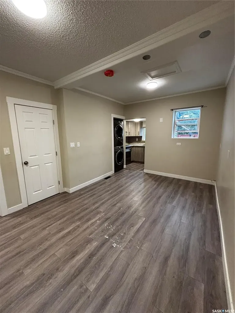 1306 B Avenue N Saskatoon SK S7L 1G5
