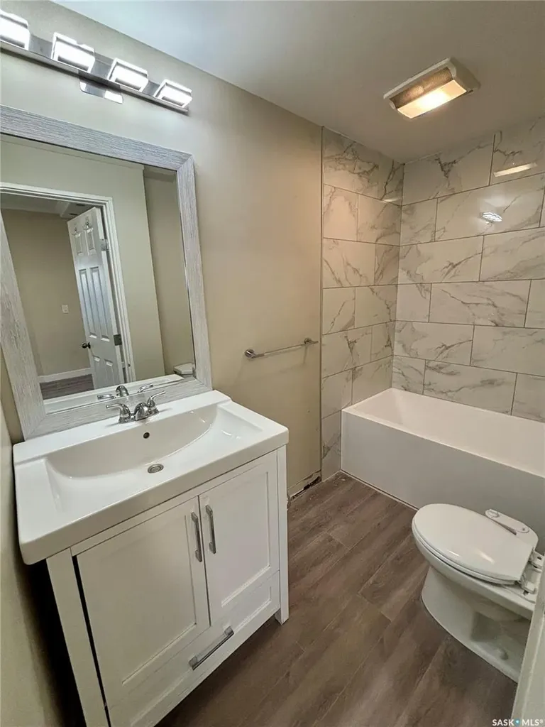 1306 B Avenue N Saskatoon SK S7L 1G5