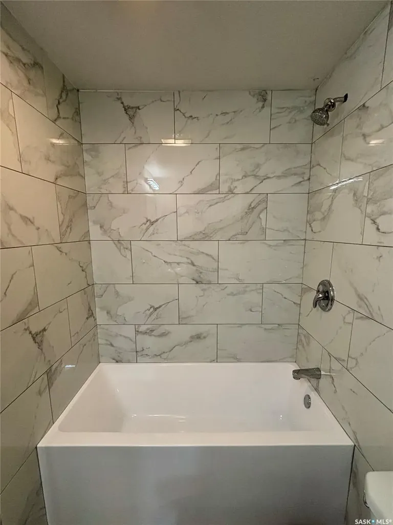 1306 B Avenue N Saskatoon SK S7L 1G5