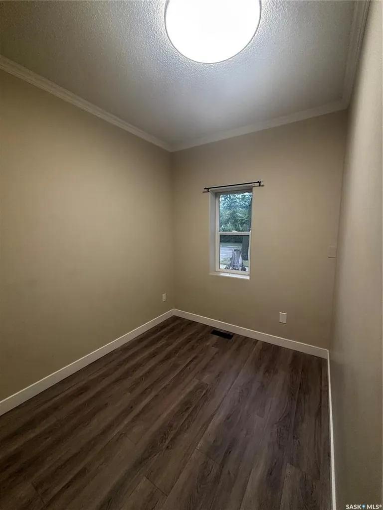 1306 B Avenue N Saskatoon SK S7L 1G5