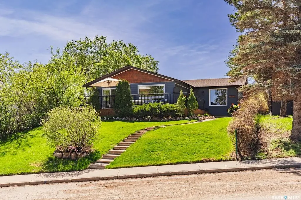 1925 Pembina Avenue Saskatoon SK S7K 1C4