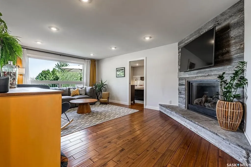 1925 Pembina Avenue Saskatoon SK S7K 1C4