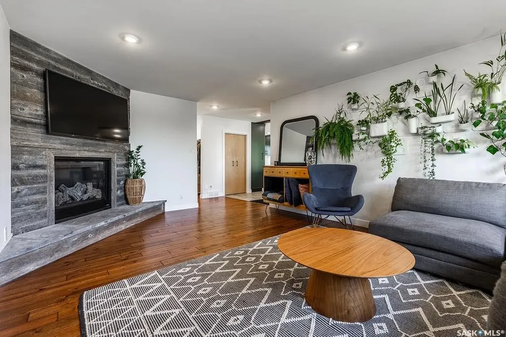 1925 Pembina Avenue Saskatoon SK S7K 1C4