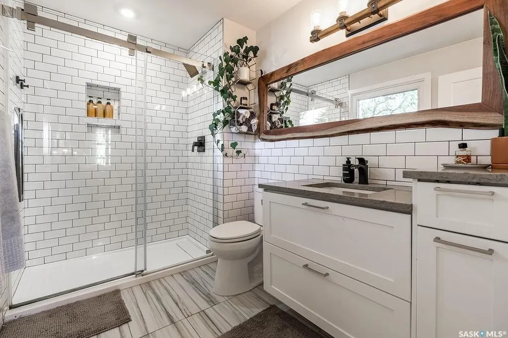 1925 Pembina Avenue Saskatoon SK S7K 1C4