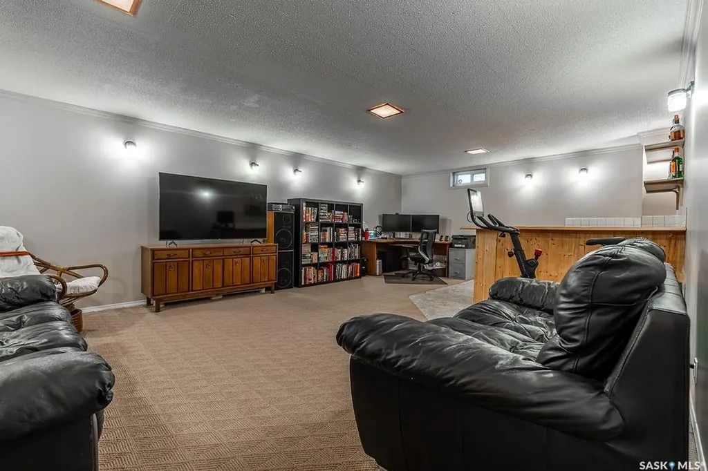 1925 Pembina Avenue Saskatoon SK S7K 1C4
