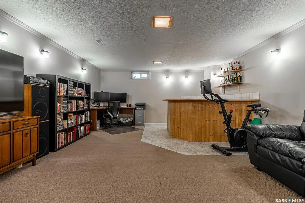 1925 Pembina Avenue Saskatoon SK S7K 1C4
