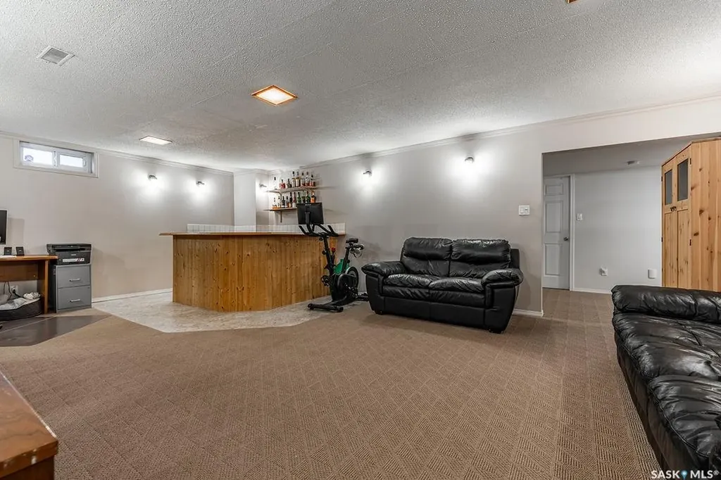 1925 Pembina Avenue Saskatoon SK S7K 1C4