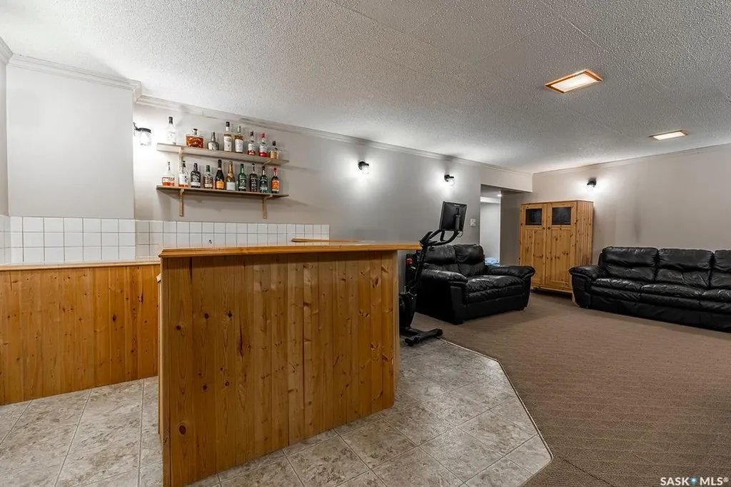 1925 Pembina Avenue Saskatoon SK S7K 1C4