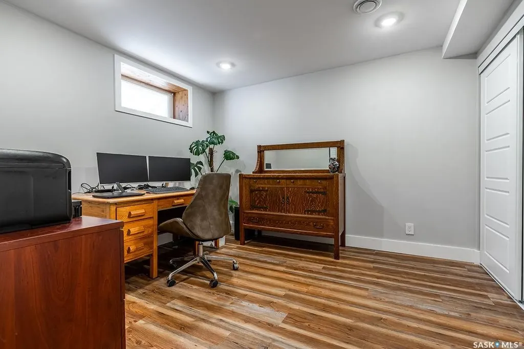 1925 Pembina Avenue Saskatoon SK S7K 1C4