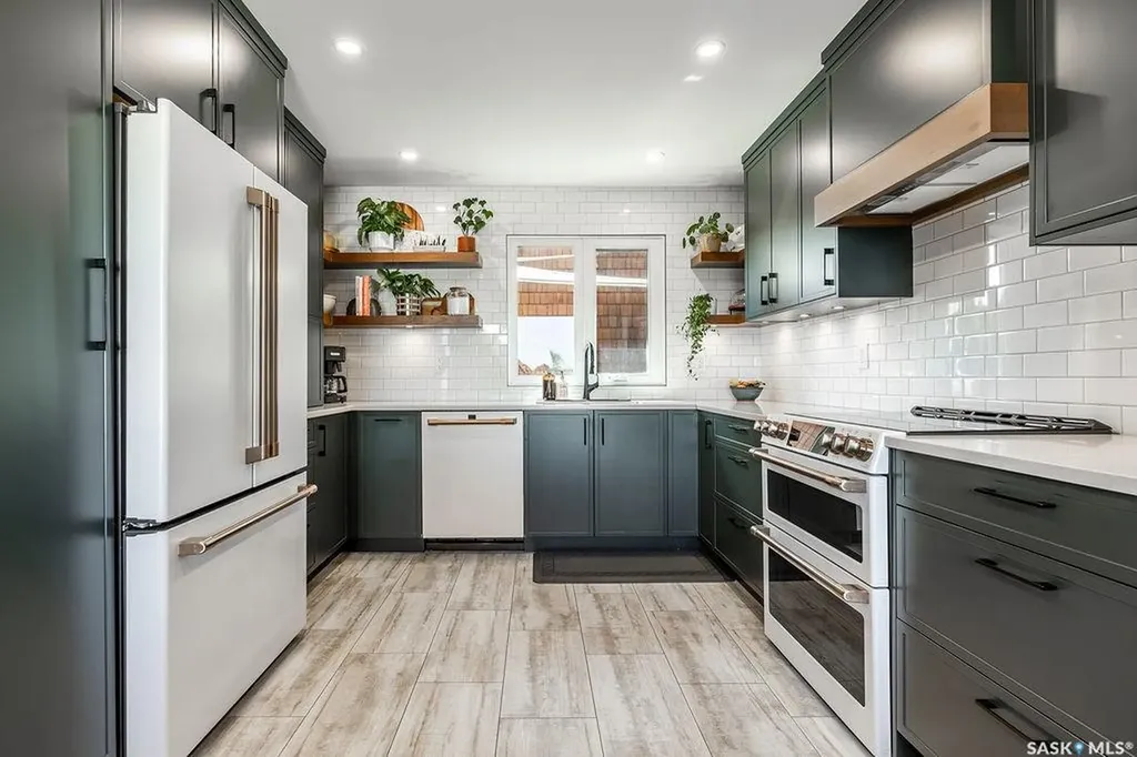 1925 Pembina Avenue Saskatoon SK S7K 1C4