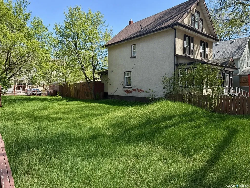 1861 St John Street Regina SK S4P 1S1