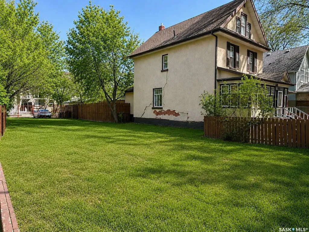 1861 St John Street Regina SK S4P 1S1