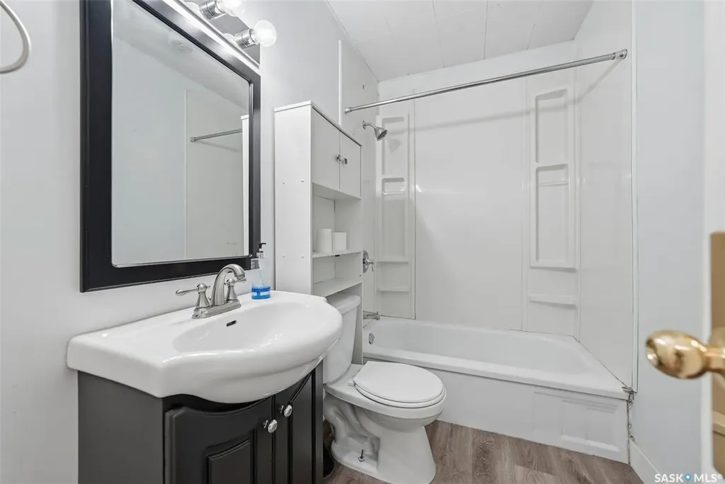 1917 Lorne Avenue Saskatoon SK S7J 0R2