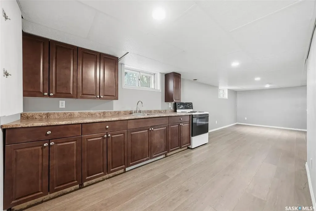 1917 Lorne Avenue Saskatoon SK S7J 0R2