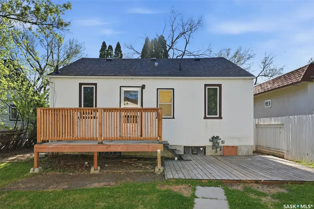 1917 Lorne Avenue Saskatoon SK S7J 0R2