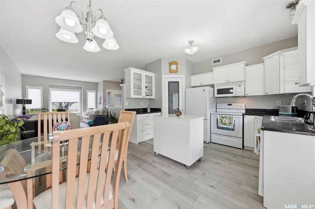 320 3rd Street Osler SK S0K 3A0
