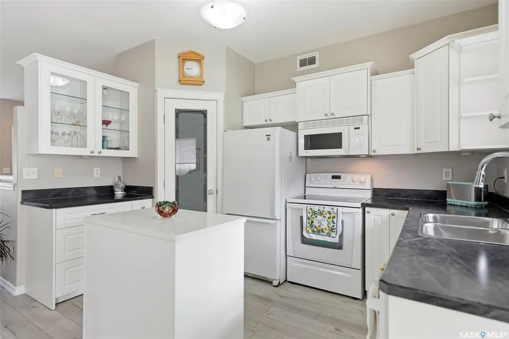 320 3rd Street Osler SK S0K 3A0