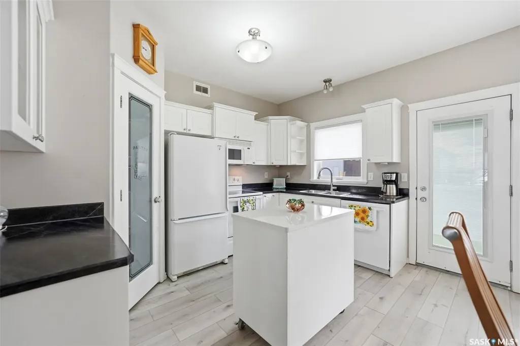 320 3rd Street Osler SK S0K 3A0