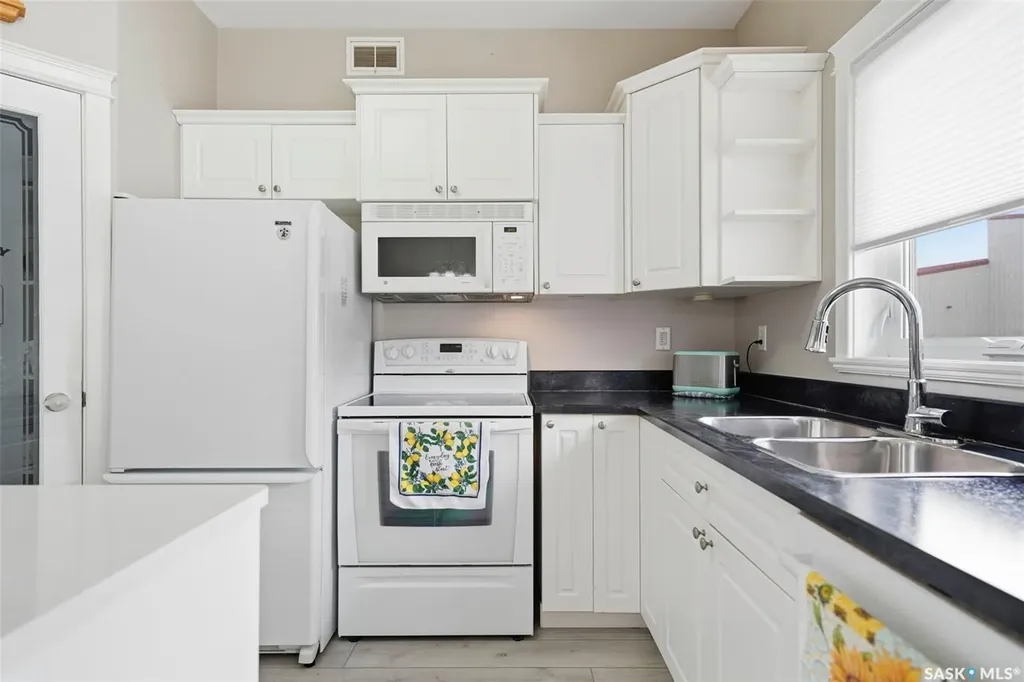 320 3rd Street Osler SK S0K 3A0