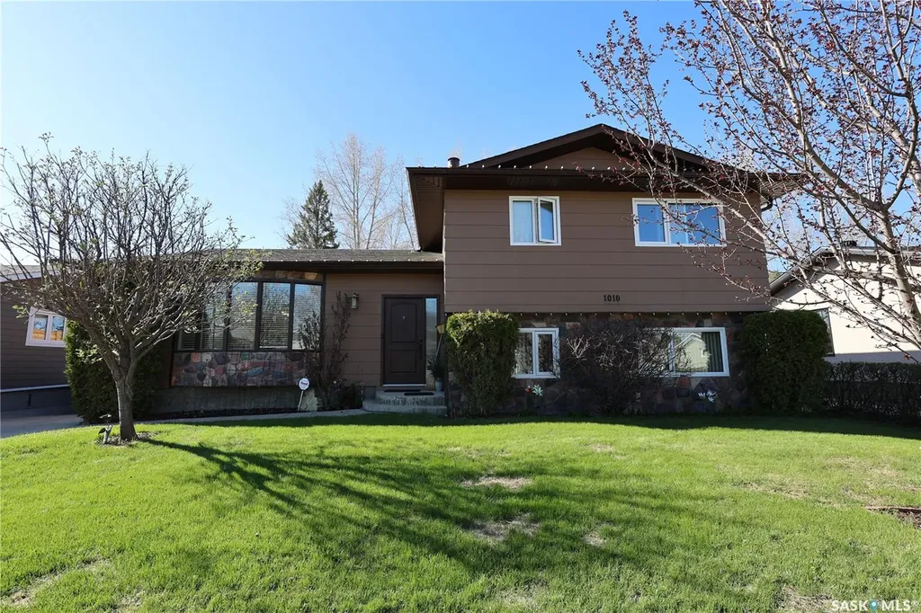 1010 Woodman Crescent Prince Albert SK S6V 6L6