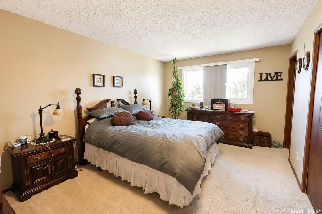 1010 Woodman Crescent Prince Albert SK S6V 6L6