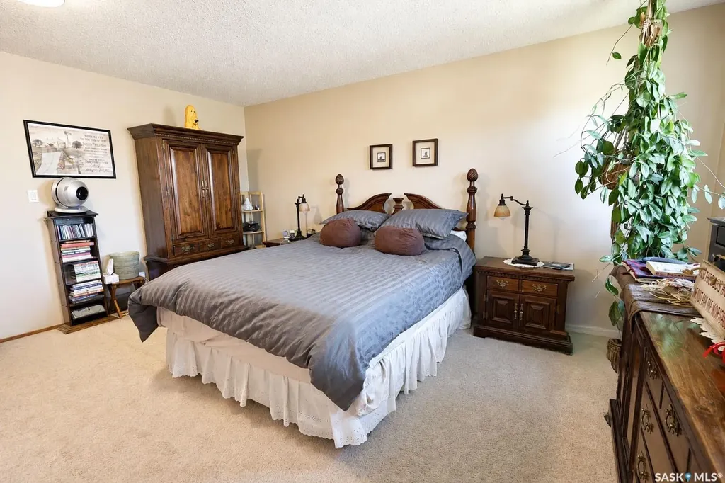 1010 Woodman Crescent Prince Albert SK S6V 6L6