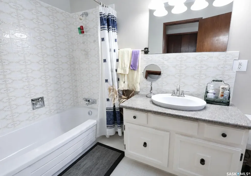 1010 Woodman Crescent Prince Albert SK S6V 6L6