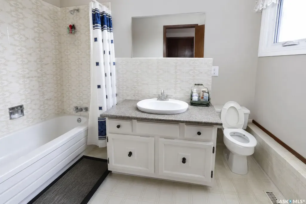 1010 Woodman Crescent Prince Albert SK S6V 6L6