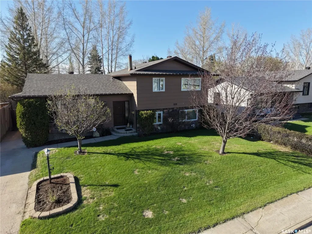 1010 Woodman Crescent Prince Albert SK S6V 6L6