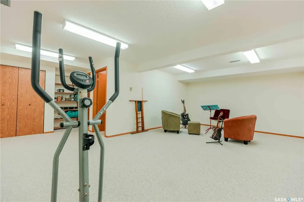 420 Heritage Crescent Saskatoon SK S7H 5P3