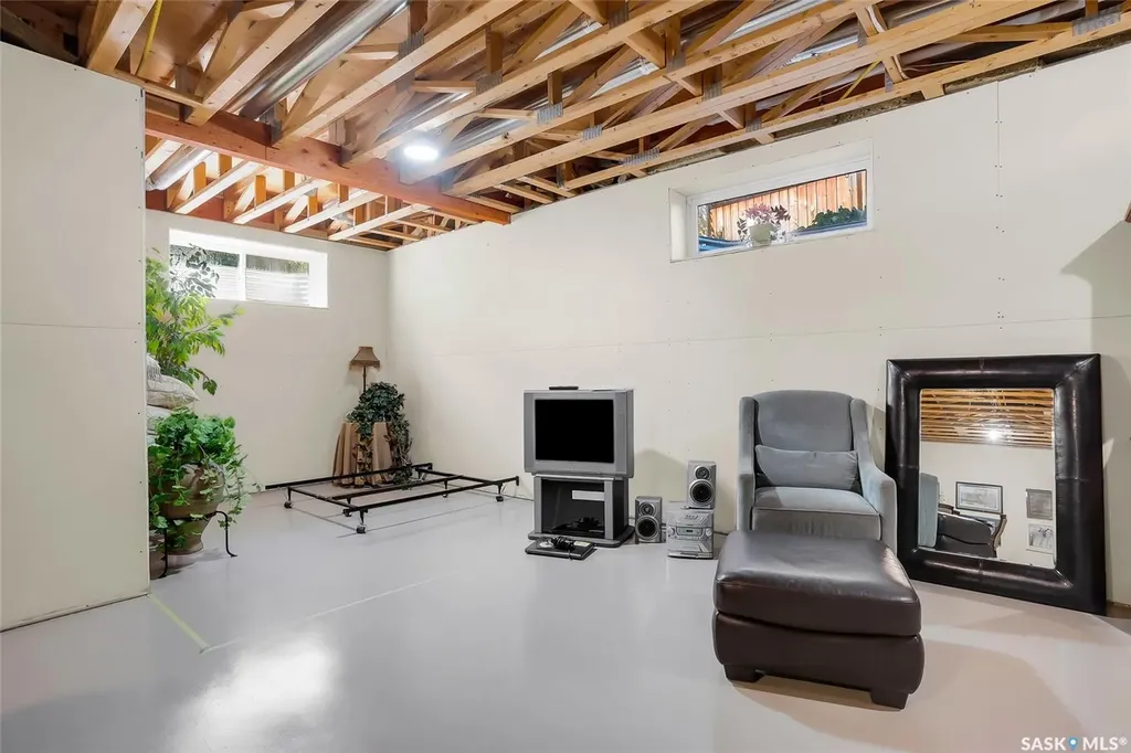 142 Assaly Street Saskatoon SK S7T 0E4