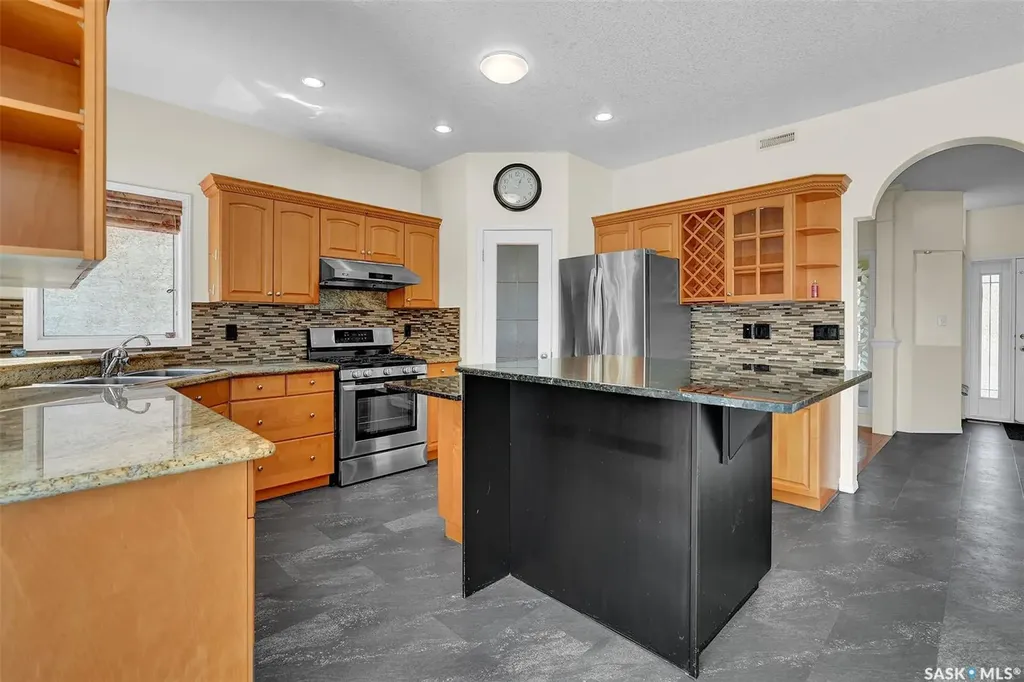 3012 St James Crescent Regina SK S4V 2Z2