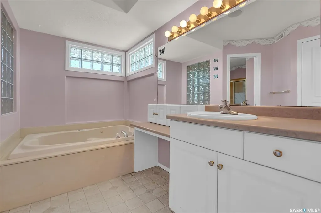 3012 St James Crescent Regina SK S4V 2Z2