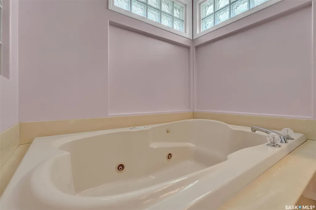 3012 St James Crescent Regina SK S4V 2Z2