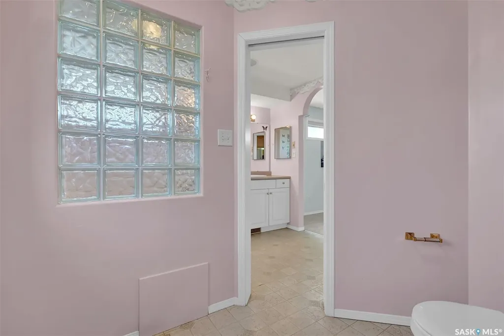 3012 St James Crescent Regina SK S4V 2Z2