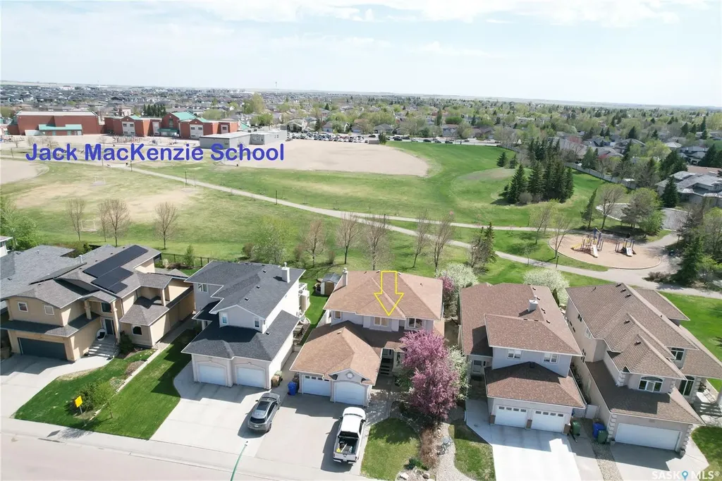3012 St James Crescent Regina SK S4V 2Z2