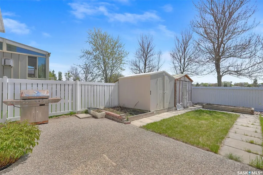 3012 St James Crescent Regina SK S4V 2Z2