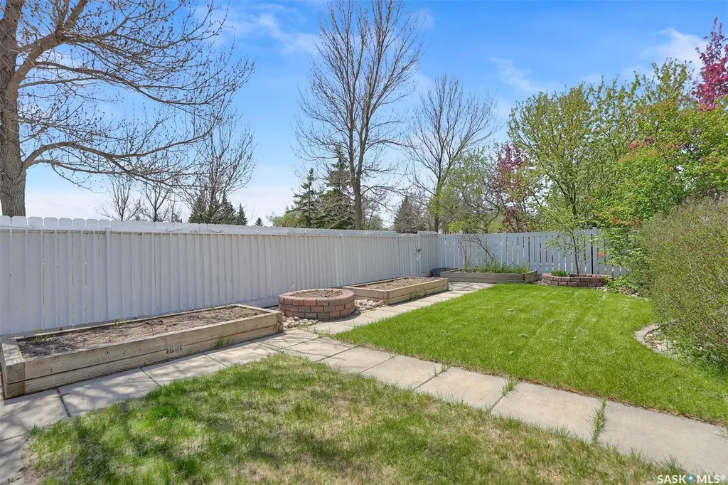 3012 St James Crescent Regina SK S4V 2Z2