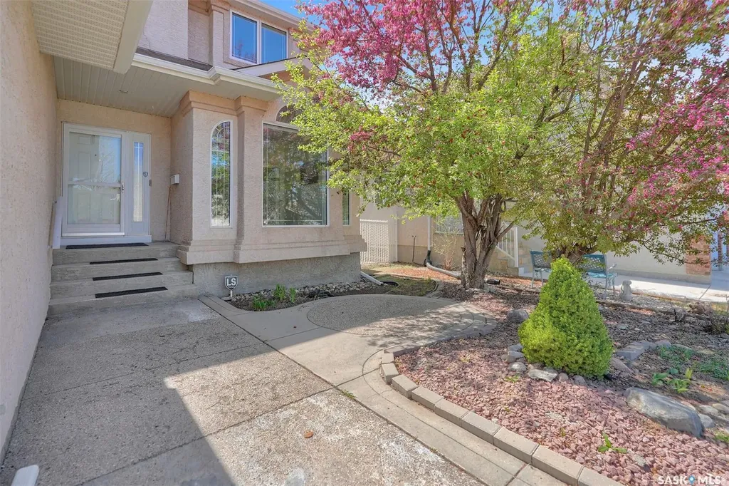 3012 St James Crescent Regina SK S4V 2Z2