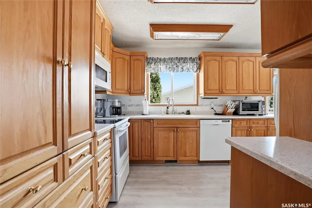3355 Fairlight Drive Saskatoon SK S7N 4M1