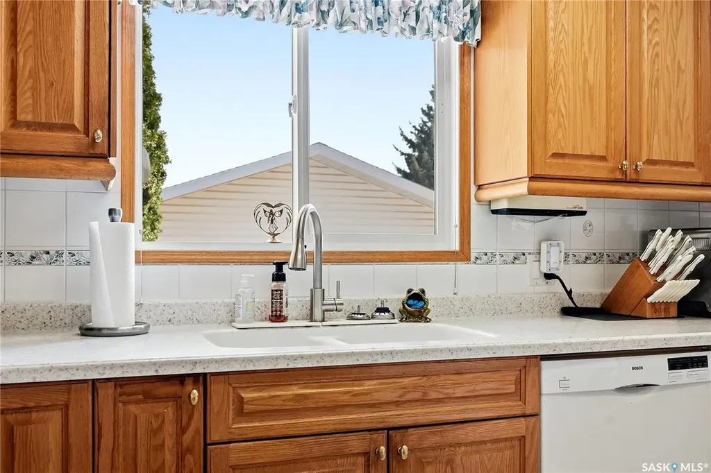 3355 Fairlight Drive Saskatoon SK S7N 4M1