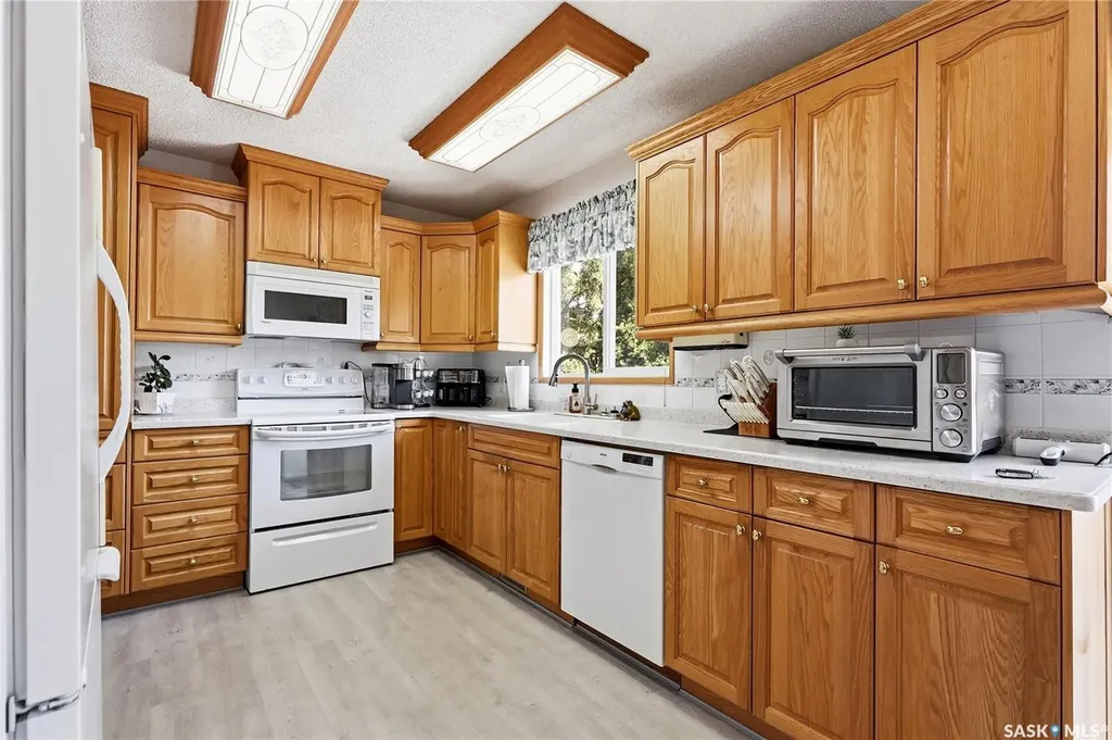 3355 Fairlight Drive Saskatoon SK S7N 4M1