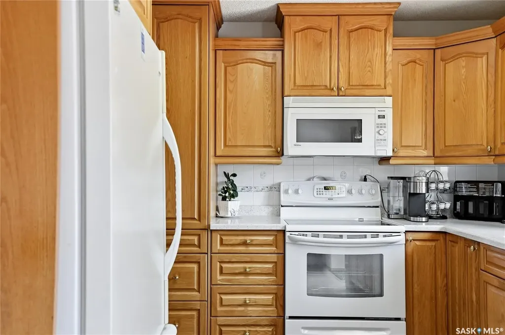 3355 Fairlight Drive Saskatoon SK S7N 4M1