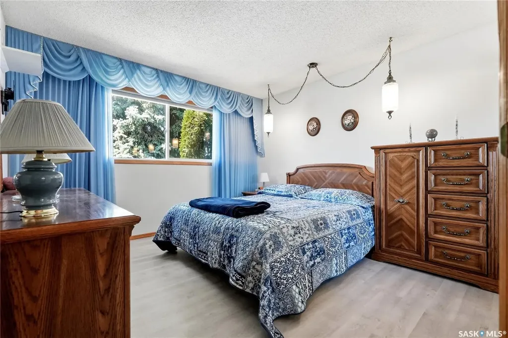 3355 Fairlight Drive Saskatoon SK S7N 4M1