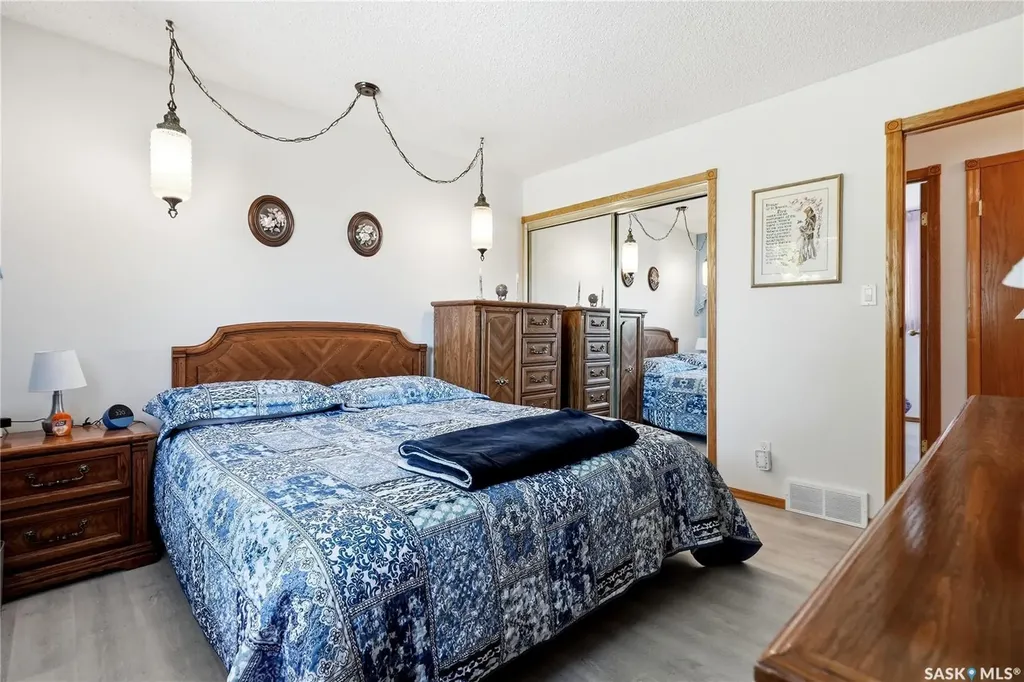 3355 Fairlight Drive Saskatoon SK S7N 4M1
