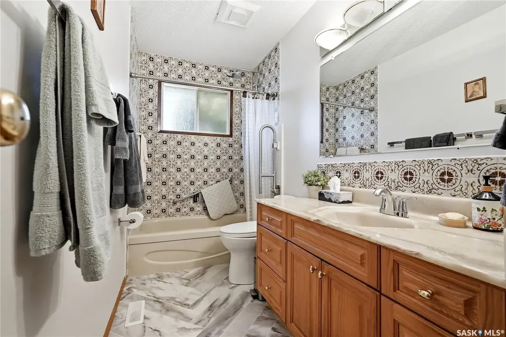 3355 Fairlight Drive Saskatoon SK S7N 4M1